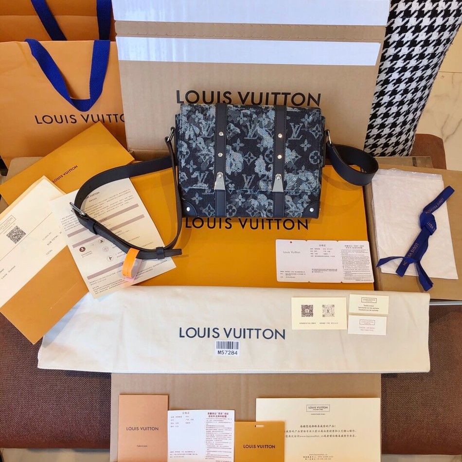Louis Vuitton Trunk Messenger Denim Messenger Bag M57282